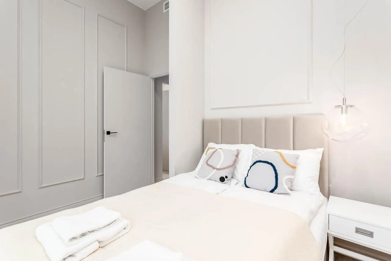 Rent Like Home - Elektrownia Powisle Premium Warsaw 0*,  Poland